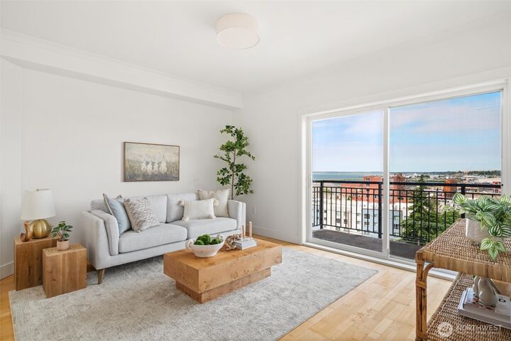 Property Photo:  1015  Railroad Avenue 518  WA 98225 