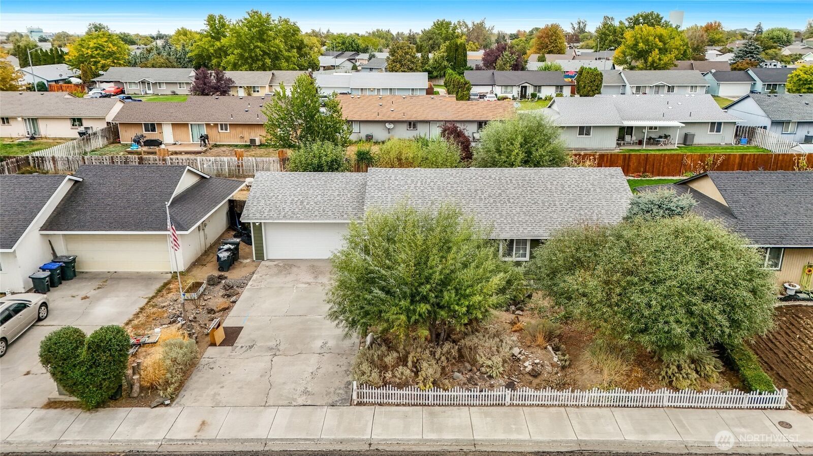 Property Photo:  1001 E Hayden Drive  WA 98837 
