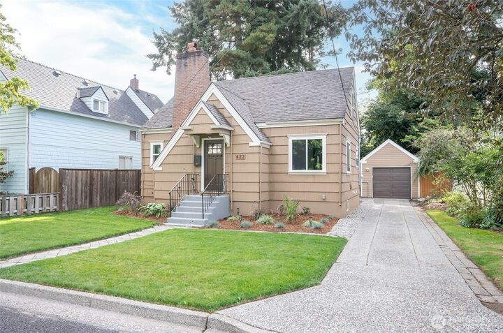 Property Photo:  422  8th Avenue NE  WA 98372