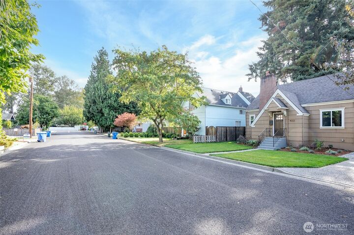 Property Photo:  422  8th Avenue NE  WA 98372 