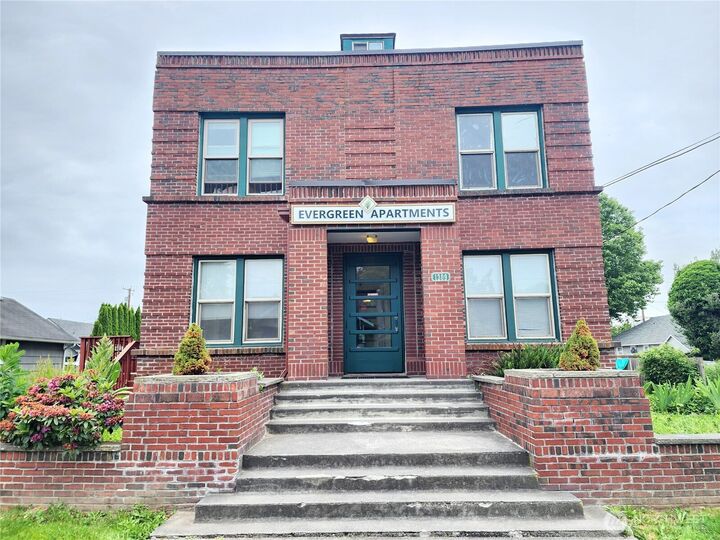 Property Photo:  1309 S 3rd Street E  WA 98273 
