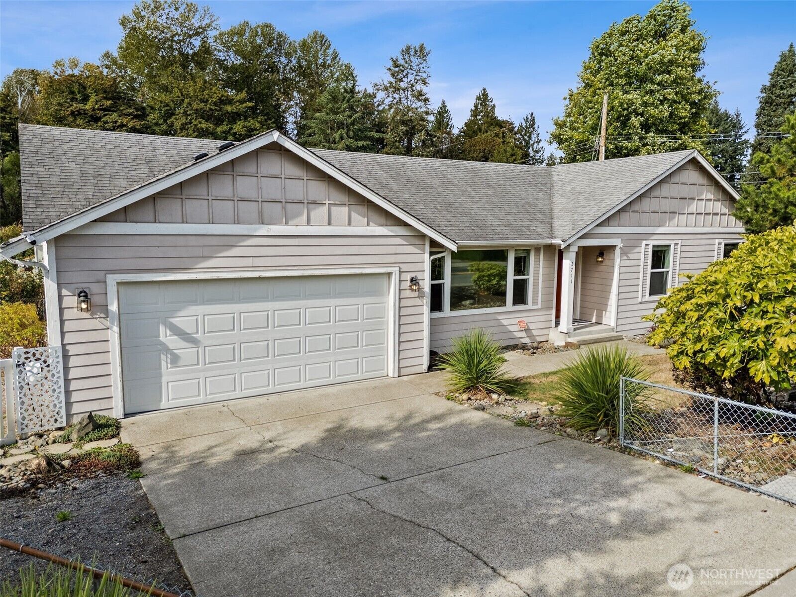 Property Photo:  2711  M St SE  WA 98002 