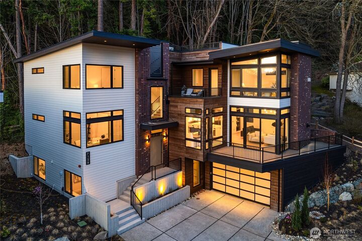 Property Photo:  7128 NE 119th Lane  WA 98034 