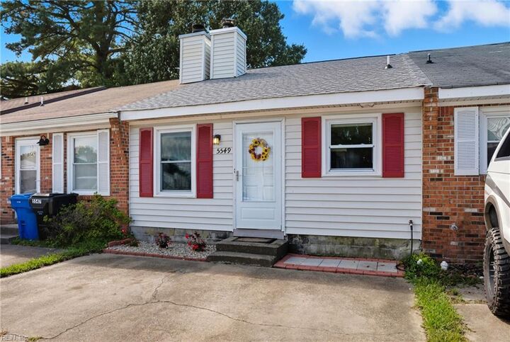Property Photo: 5549 Lynbrook Lndg VA 23462