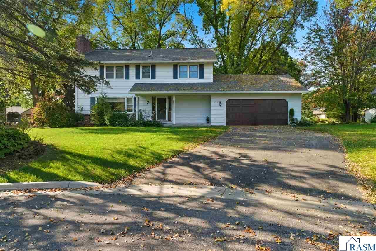 Property Photo:  221 Crestwood Drive  MN 56003 