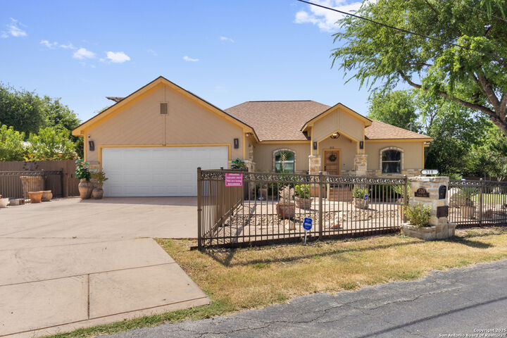 Property Photo: 510 Twohig TX 78220