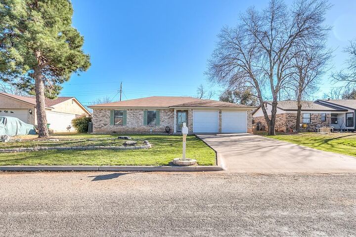 Property Photo: 321 Kennedy St TX 76905