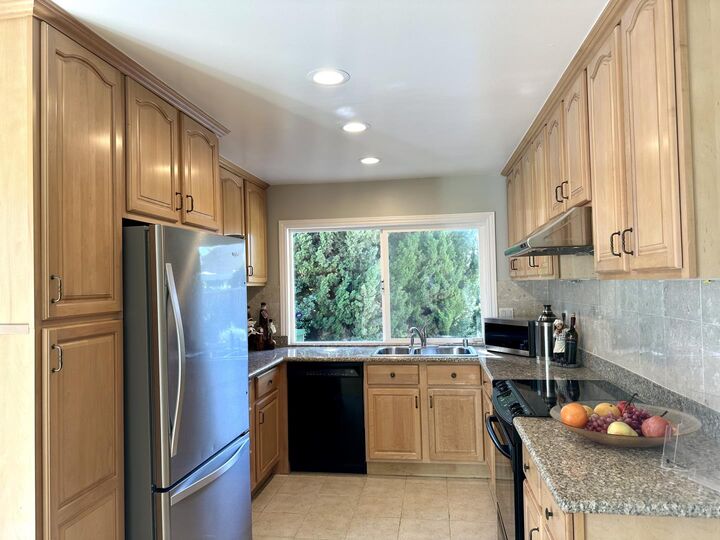 Property Photo:  40613 Encanto Way  CA 94539 