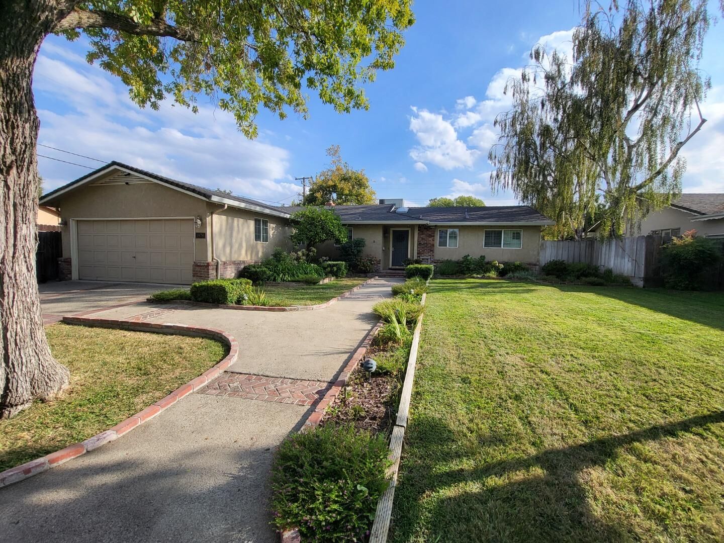 Property Photo:  1976 Santa Rosa Way  CA 95209 