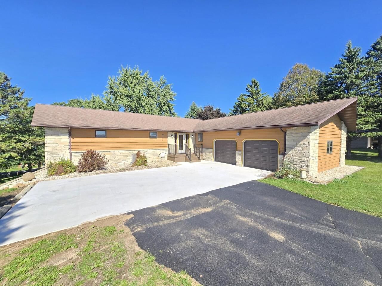 Property Photo: W2102 State Road 44 WI 53946