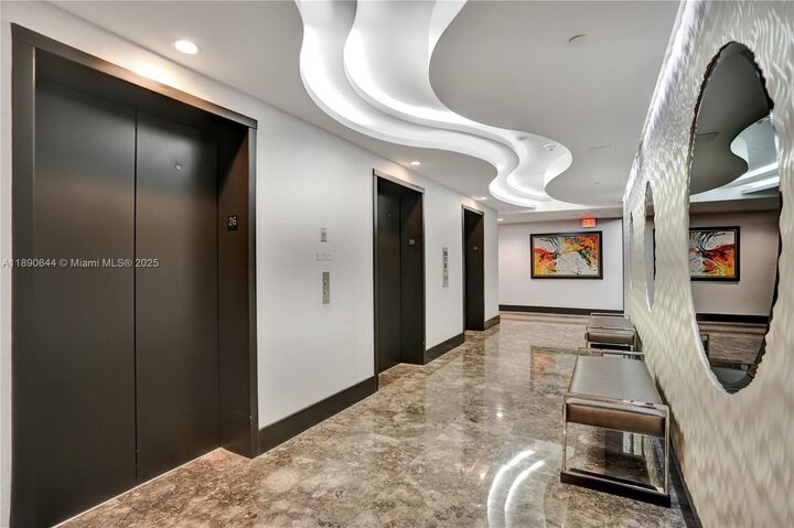 Property Photo:  20191 E Country Club Dr 2606  FL 33180