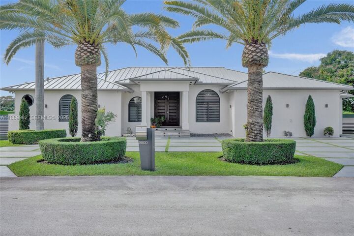 Property Photo: 2600 SW 128th Ct FL 33175