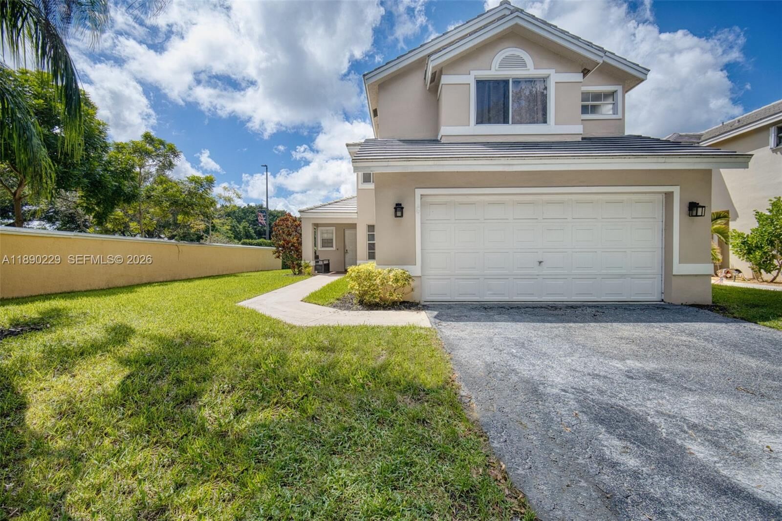 Property Photo:  2913 Myrtle Oak Cir  FL 33328 