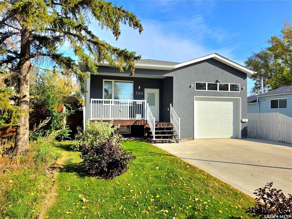 Property Photo:  720 O Avenue S  SK S7M 2S5