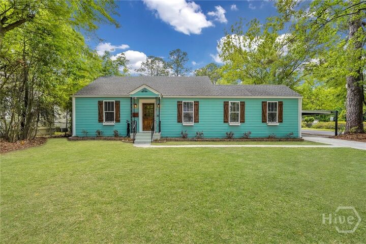 Property Photo: 401 E 64th Street GA 31405