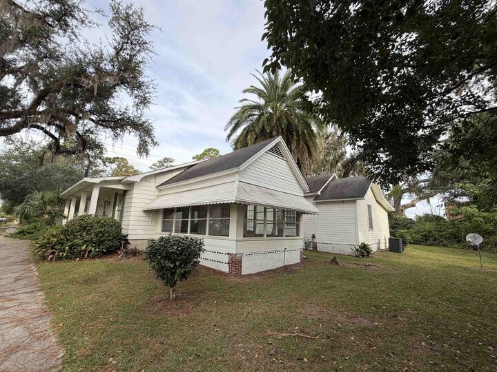 Property Photo:  140 SW Rutledge Street  FL 32340 