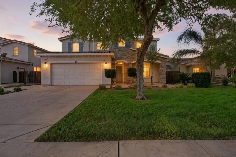 Property Photo:  330 Wawona Avenue  CA 93212 