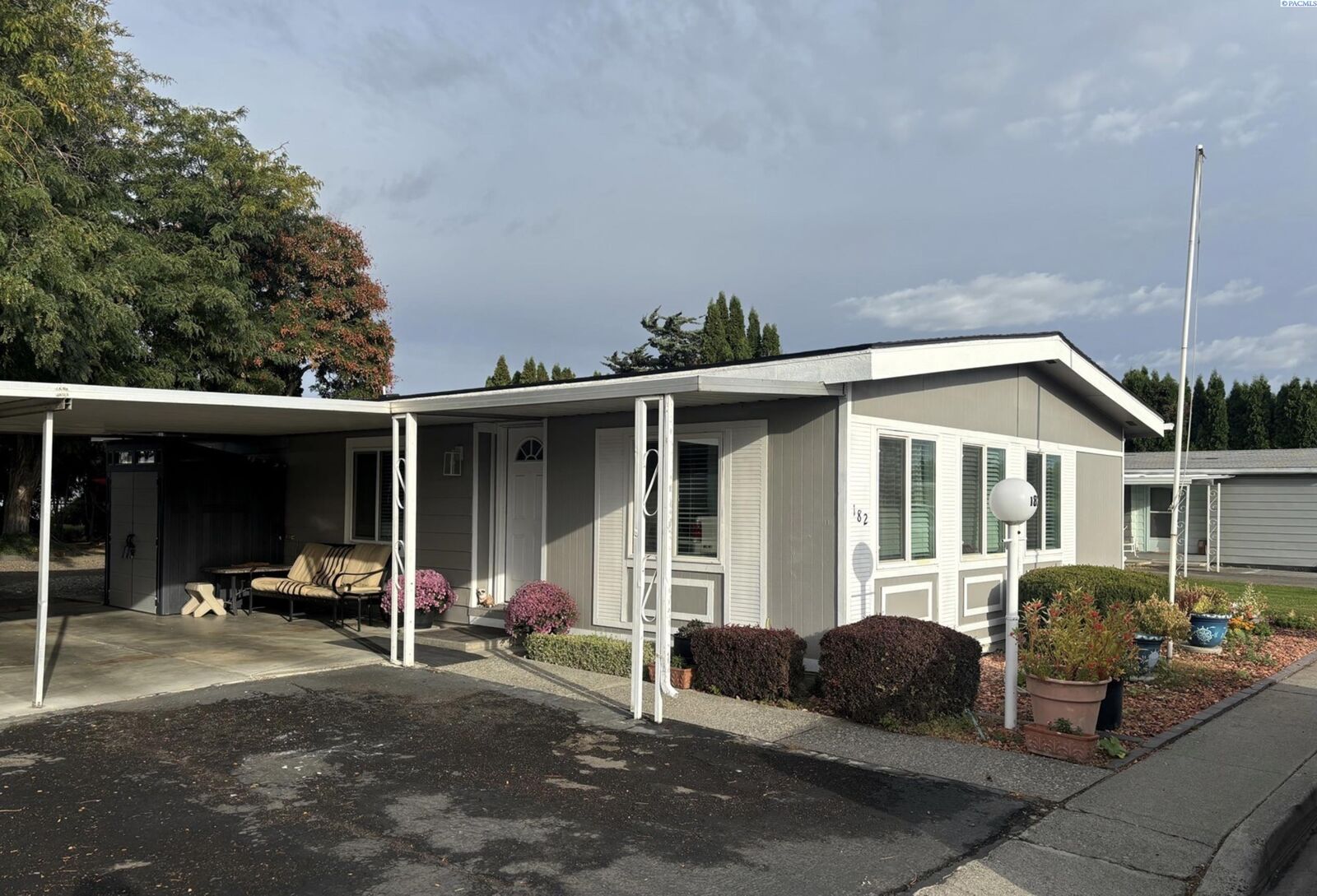 Property Photo: 7901 W Clearwater Ave #182 WA 99336