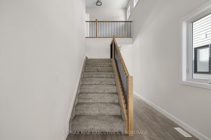Property Photo:  32 Erie Court  ON K7N 0E3 