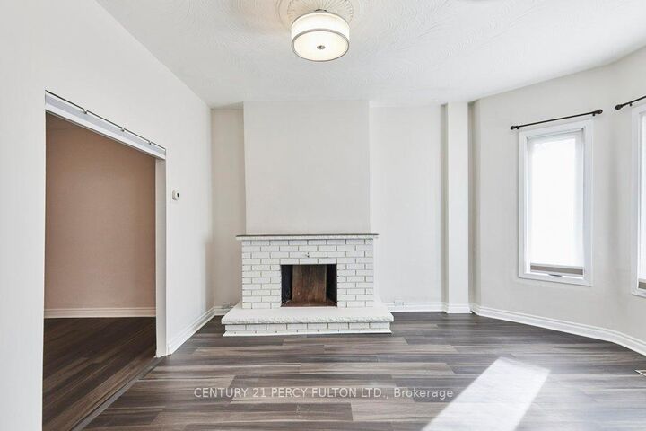 Photo de la propriété: 471 Shaw Street ON M6G 3L4