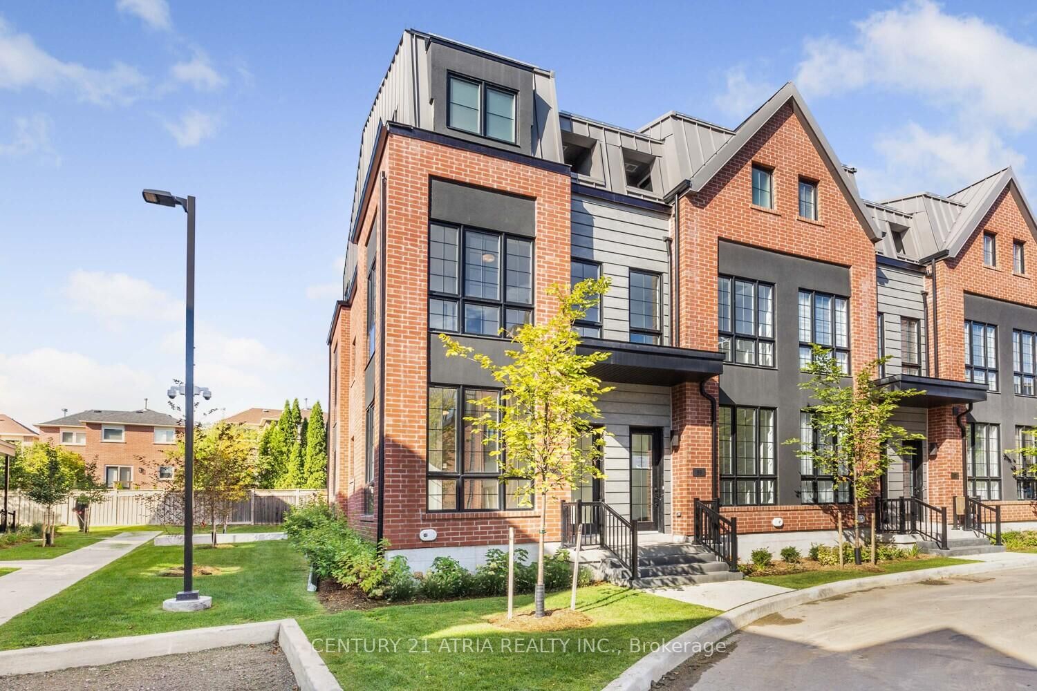 Photo de la propriété: 85 Alton Crescent ON L4J 0M1