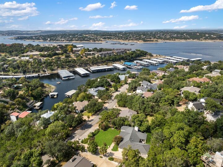 Property Photo: 914 Challenger TX 78734