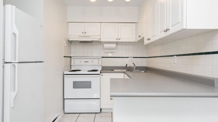 Property Photo: 4181 Norfolk Street 402 BC V5G 1E8