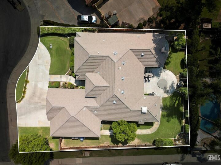 Property Photo: 1103 Carpenter Court CA 93311
