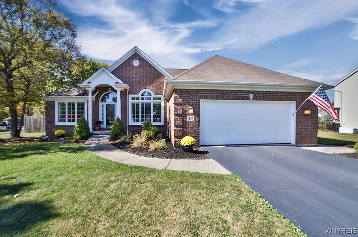 Property Photo:  1182 Majestic Woods Drive  NY 14072 