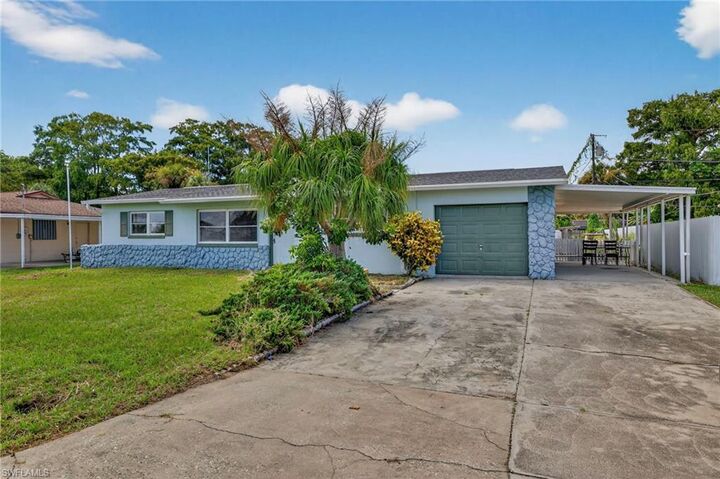 Property Photo:  2613 Cartegena Ave  FL 33905 