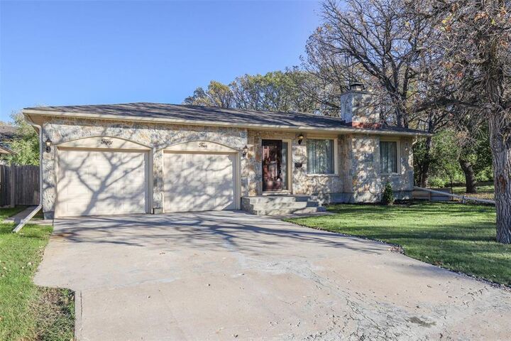54 McCallum Crescent  Winnipeg MB R3R 2S6 photo