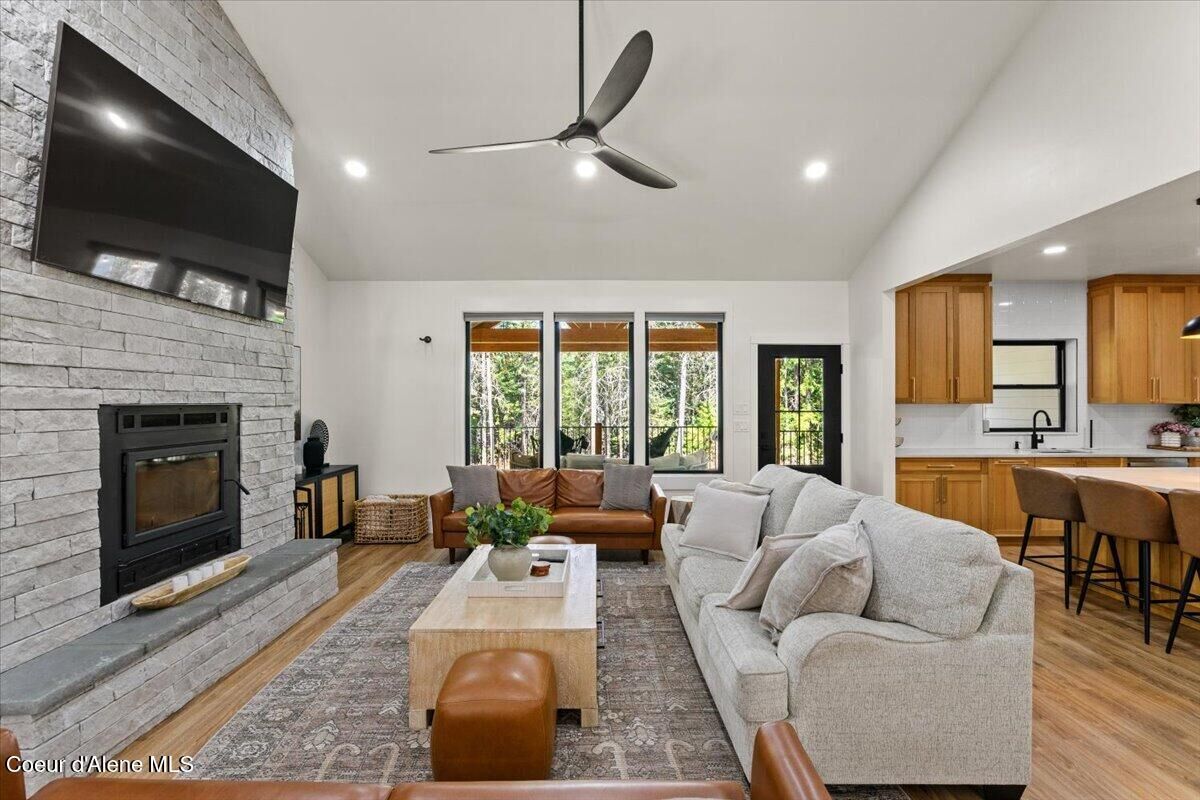 Property Photo:  95 Klickitat Rd  ID 83813 