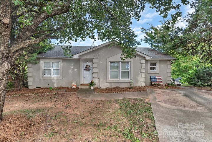 Property Photo: 1213 Sandra Court NC 28012