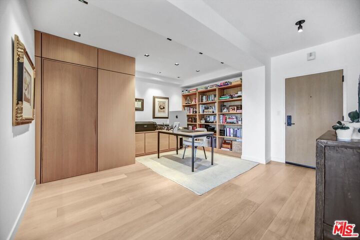 Property Photo:  999 N Doheny Dr  CA 90069 