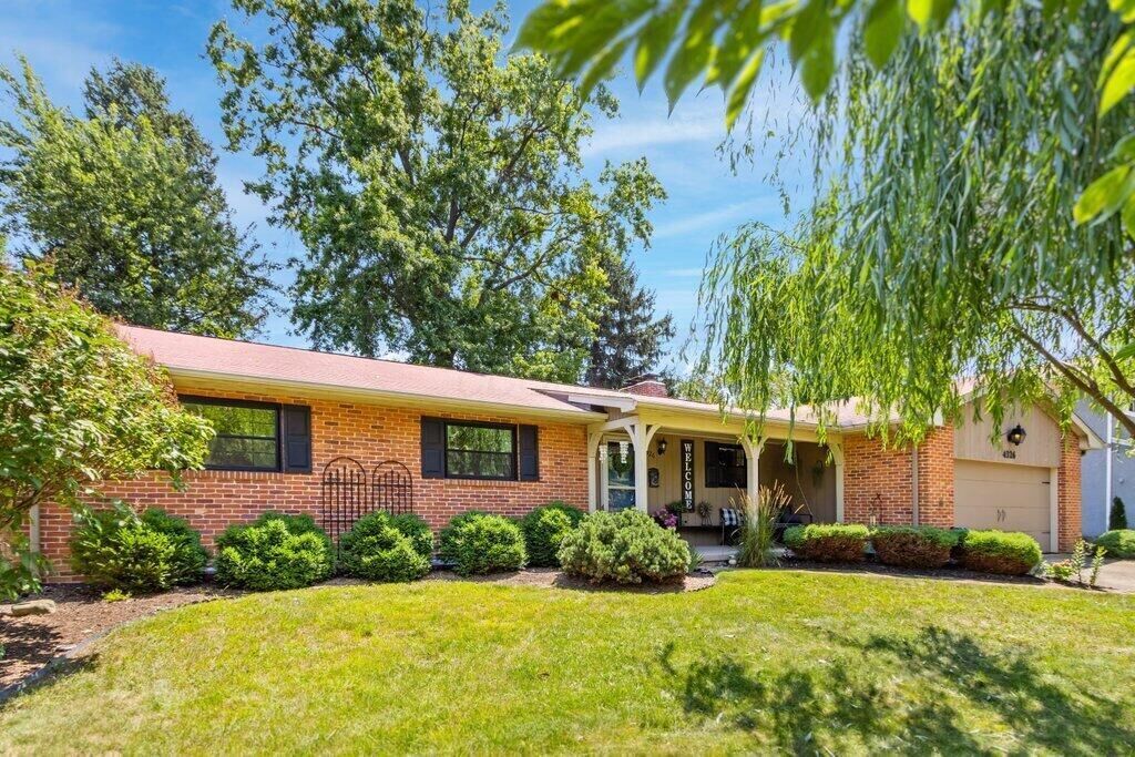 Property Photo: 4326 Kenny Road OH 43220