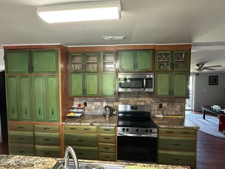 Property Photo: 6910 Roadrunner Road FL 32466