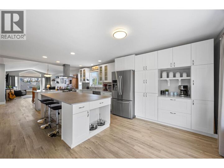 Property Photo: 1098 Quail Drive BC V2B 8N9