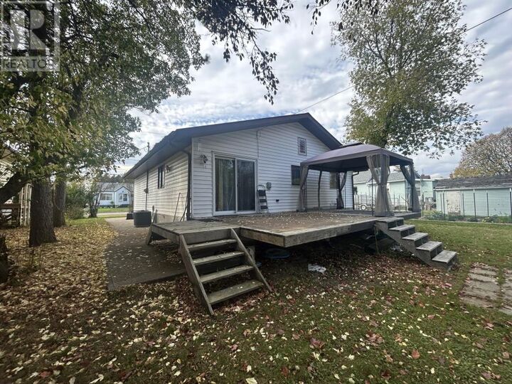 Property Photo: 1022 Victoria Ave N ON P9A 2E7