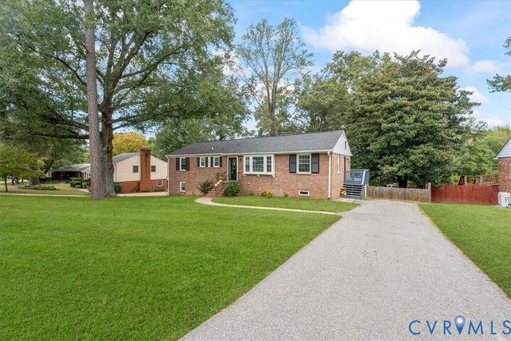 Property Photo: 9304 Ledbury Road VA 23229