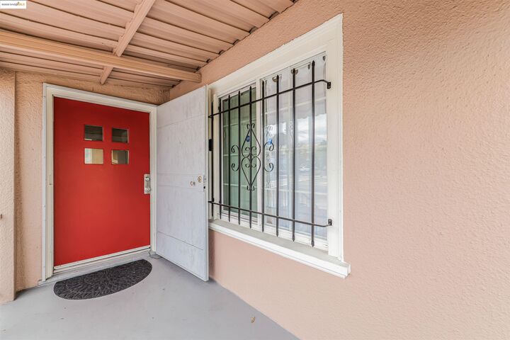Property Photo:  6007 San Pablo Ave  CA 94608 