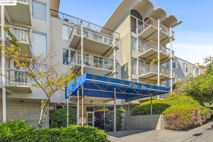 Property Photo: 811 York St 313 CA 94610