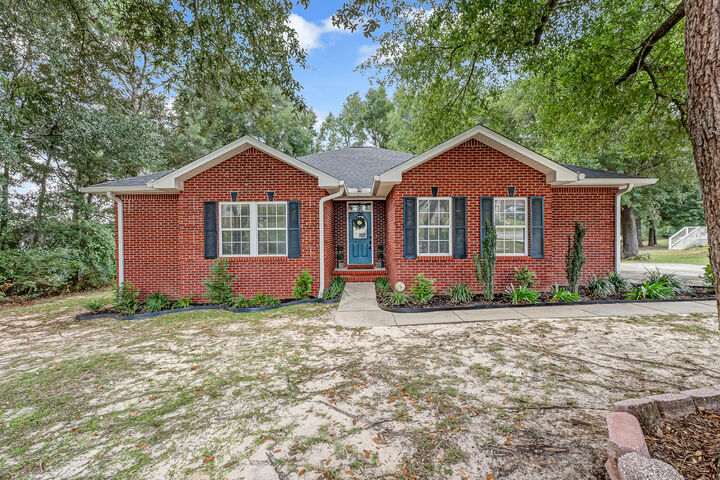 Property Photo: 129 Arapaho Trail FL 32536