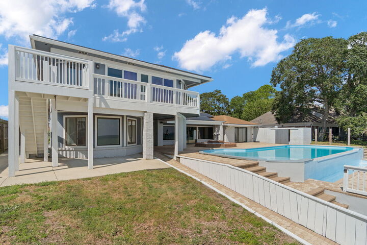 Property Photo:  5 Country Club Road  FL 32579 