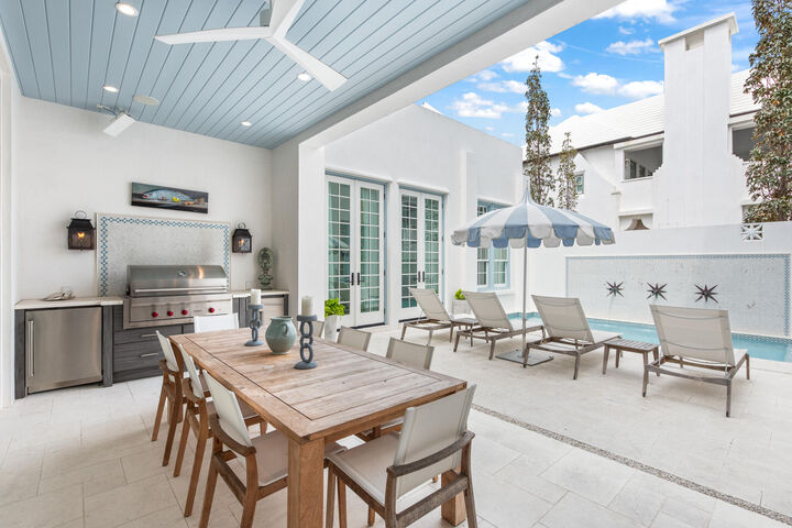 Property Photo: 195 N Charles Street FL 32461