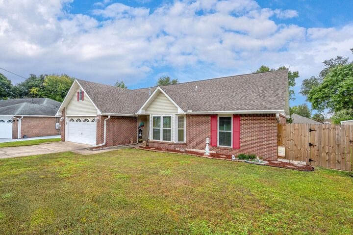 Property Photo: 517 Tom Sawyer Lane FL 32536