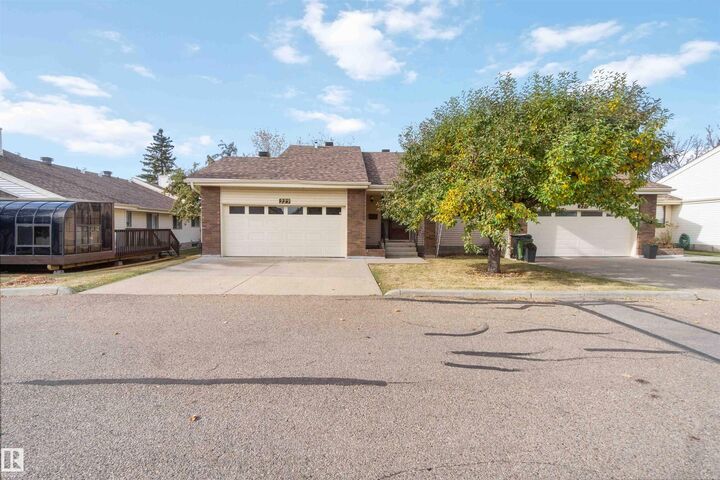 223 Oeming Road NW  Edmonton AB T6R 1M1 photo