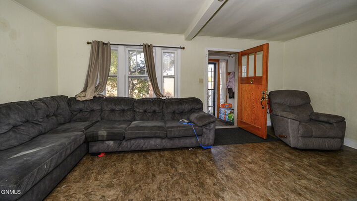 Property Photo: 330 8th Avenue W ND 58601