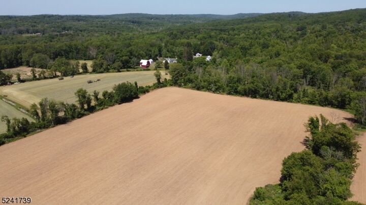 Property Photo:  4 Sturbridge Ct  NJ 08826 