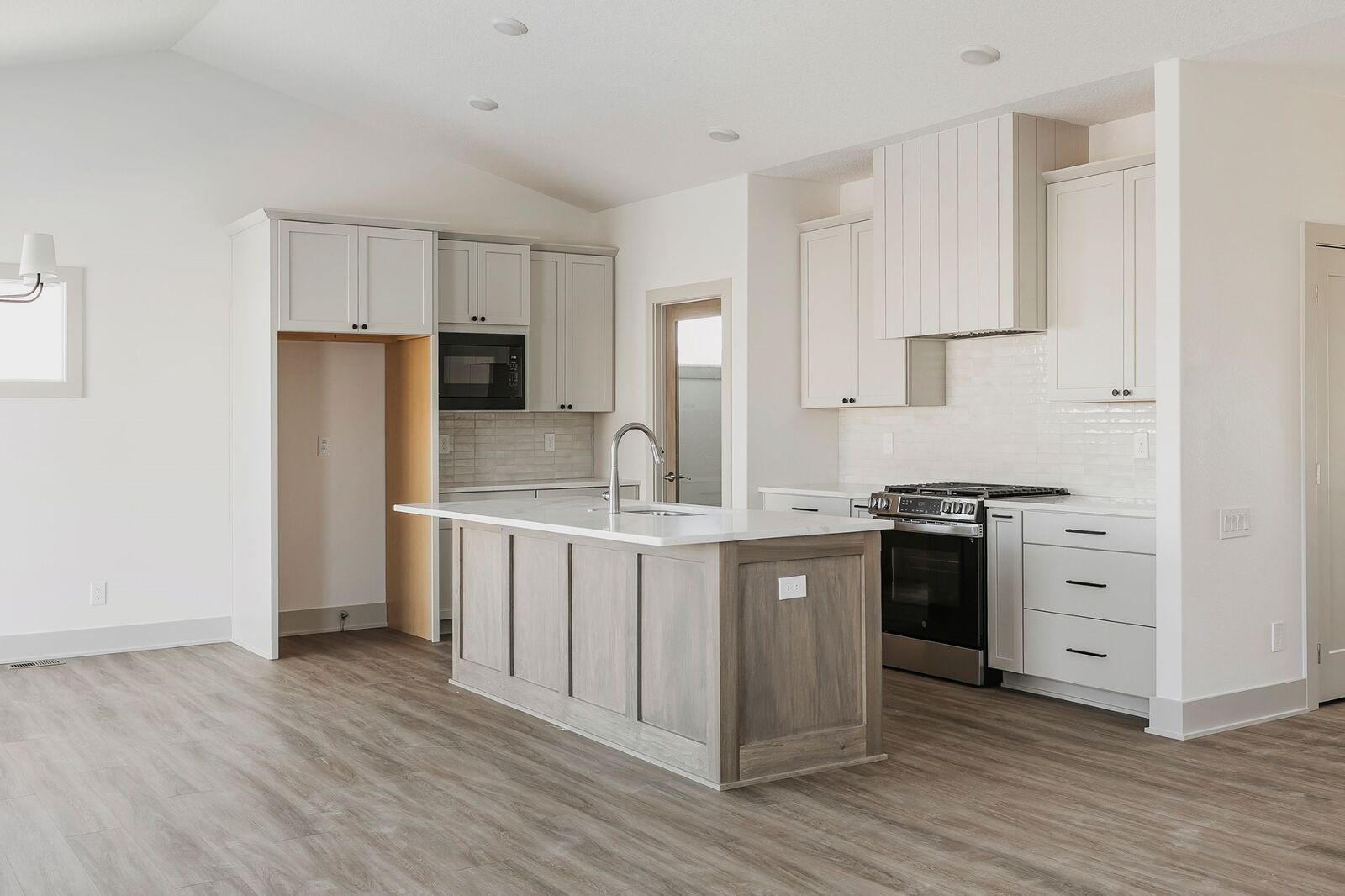 Property Photo:  205 E Bridge Road  IA 50226 
