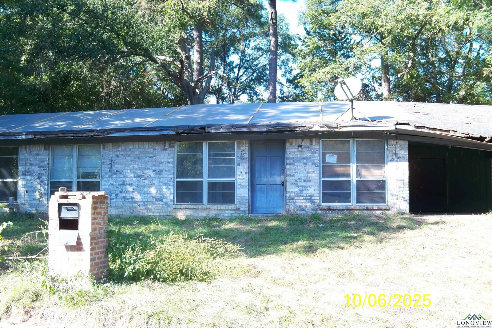 Property Photo: 820 Clark St TX 75644